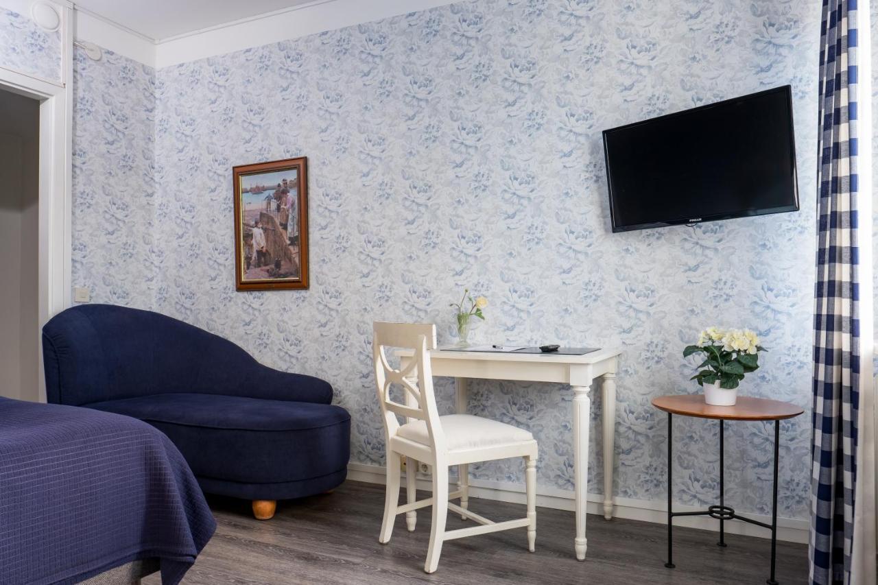 Hotel Vaennaes Vannas Екстер'єр фото