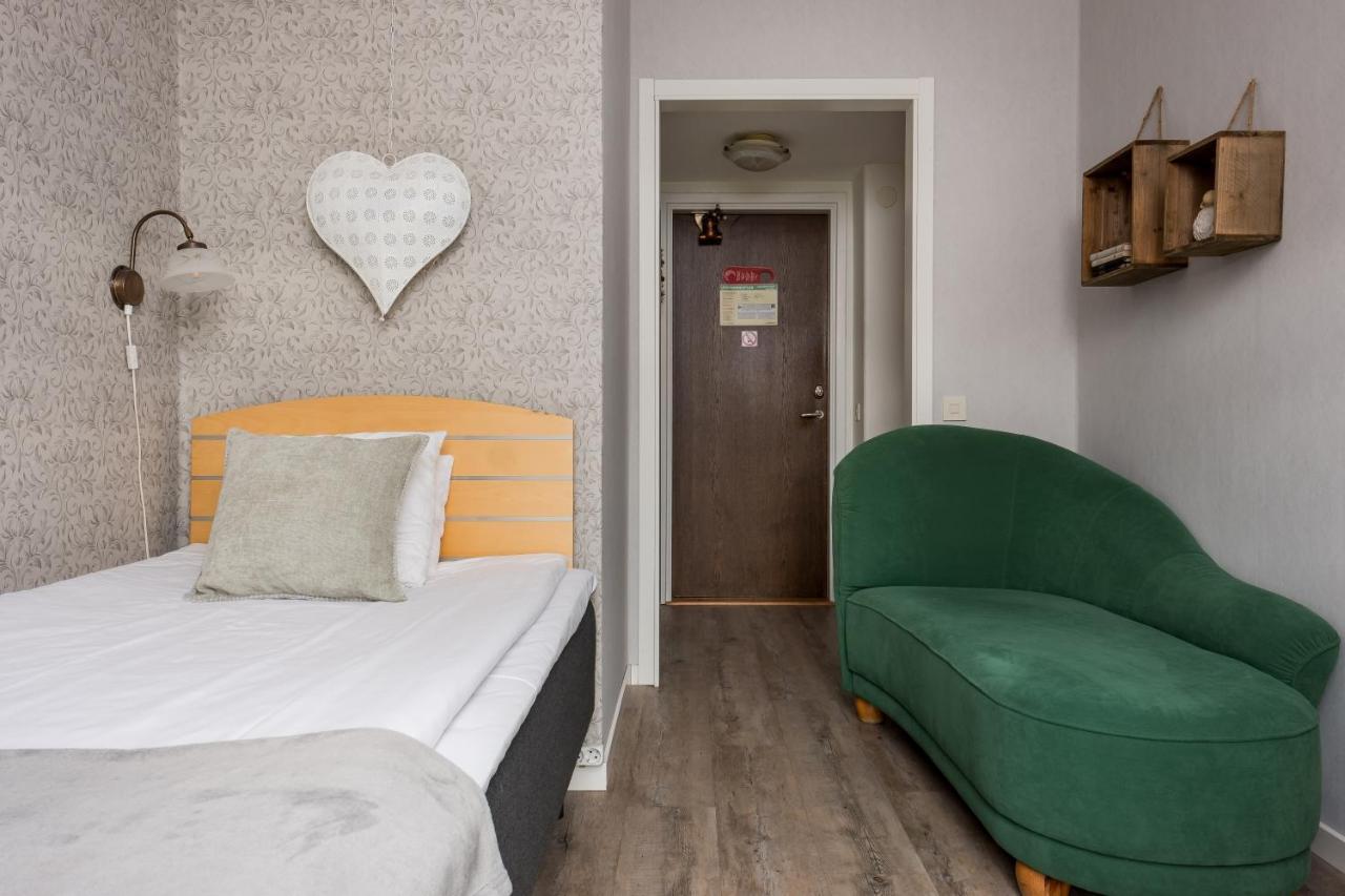 Hotel Vaennaes Vannas Екстер'єр фото