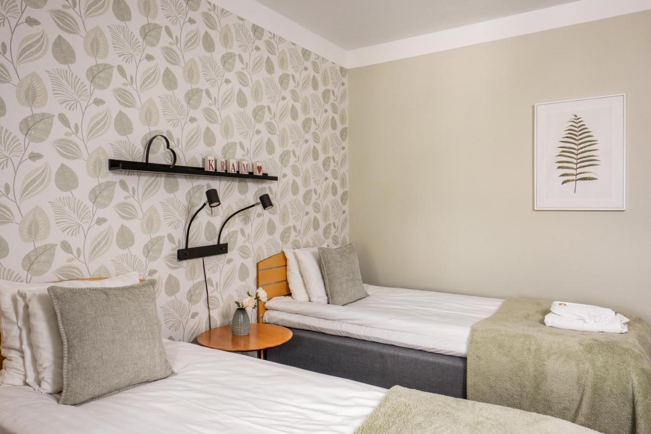 Hotel Vaennaes Vannas Екстер'єр фото