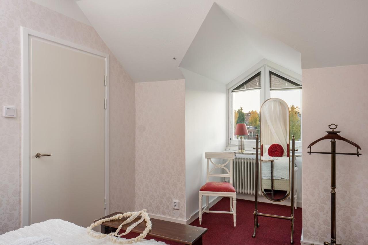 Hotel Vaennaes Vannas Екстер'єр фото