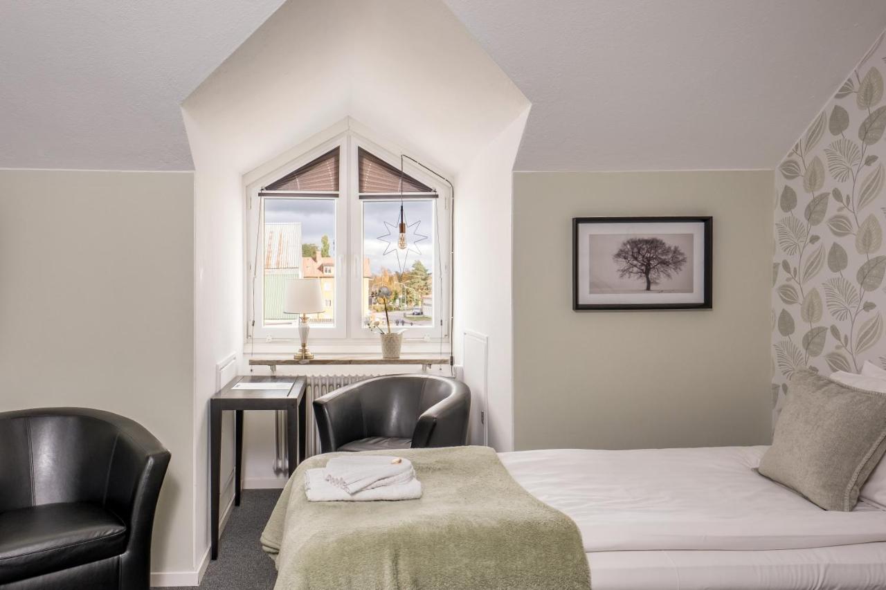 Hotel Vaennaes Vannas Екстер'єр фото