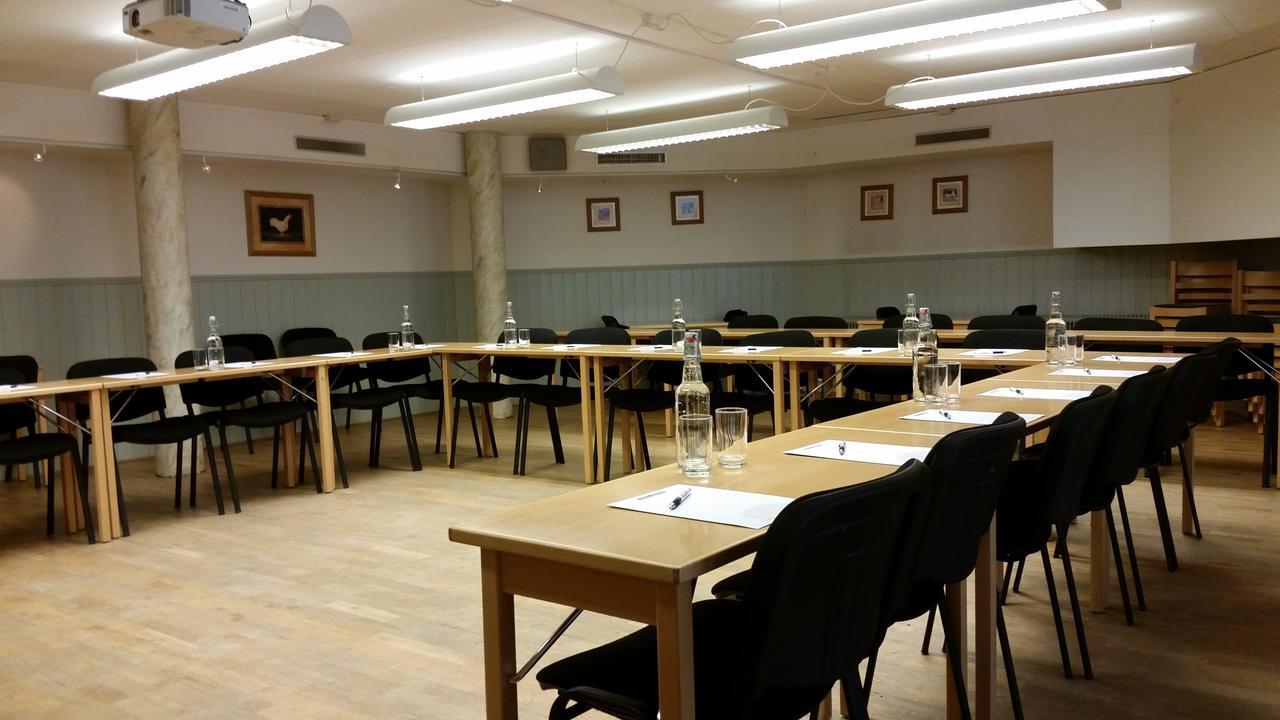 Hotel Vaennaes Vannas Екстер'єр фото